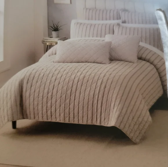 New King Cotton Quilt Rachel Zoe 106" x 92" Grey - Picture 5 of 12